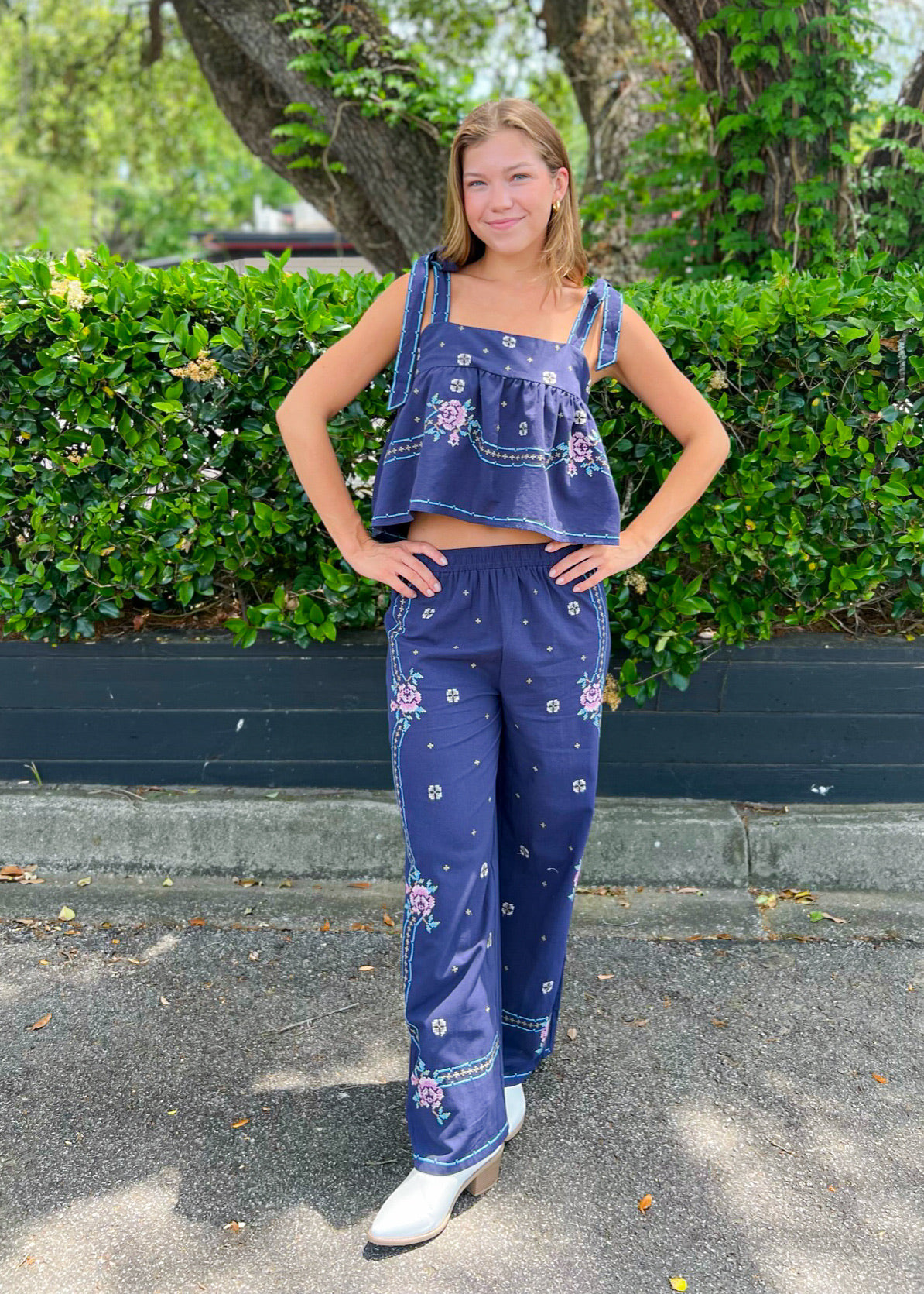 NAVY FLORAL TIE-STRAP TOP – ROMANTIC ROSES ON A RELAXED SILHOUETTE BOHO MATCHING SET 
