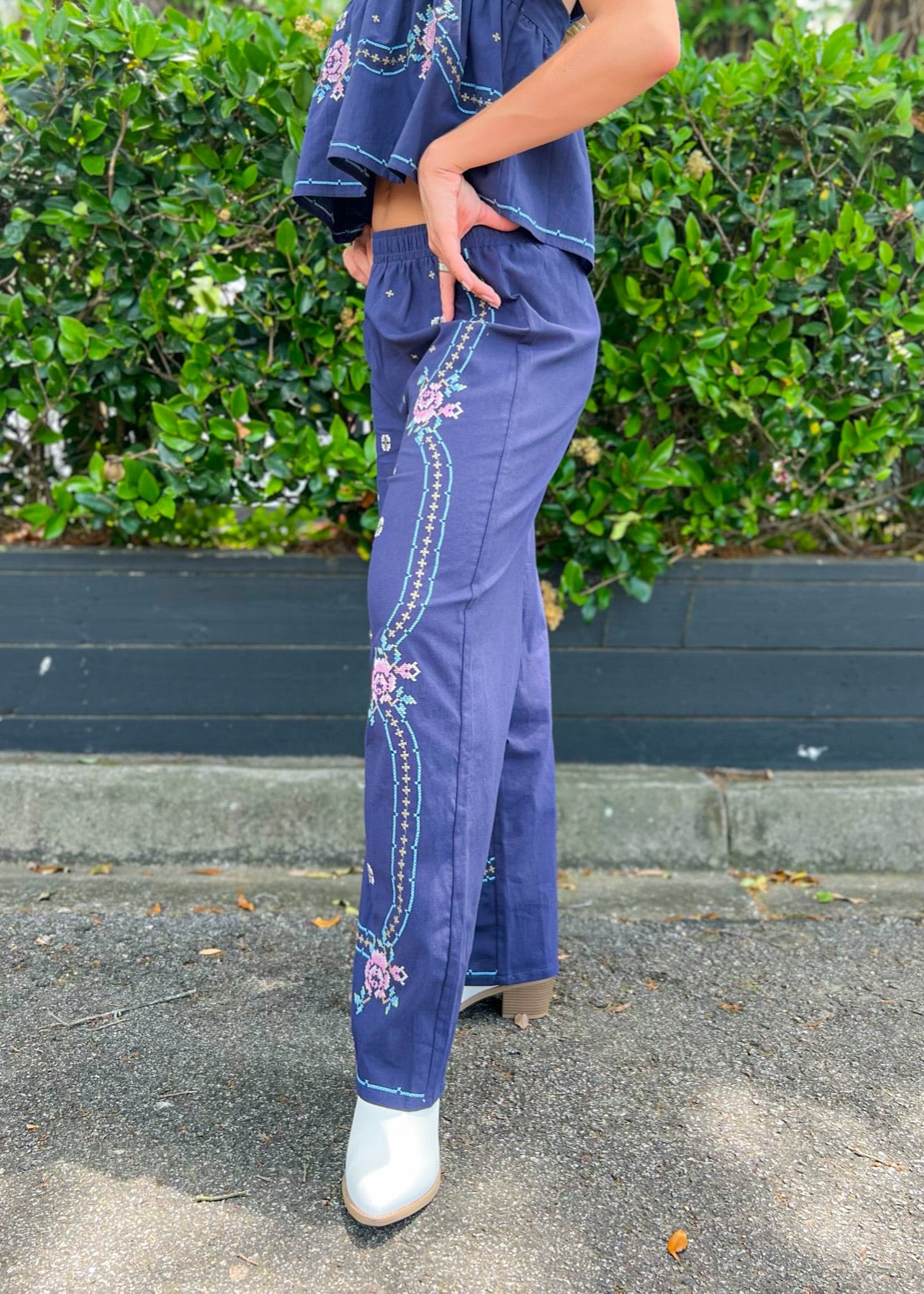 MABLE NAVY FLORAL EMBROIDERED PANTS – COMFORT MEETS CRAFTED DETAIL FESTIVAL CONCERT BRUNCH