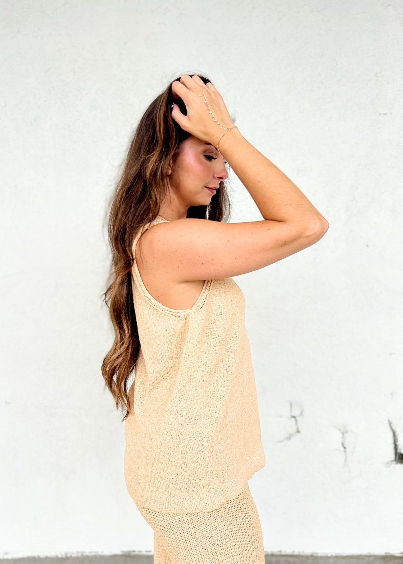 KNIT TANK TOP – MINIMALIST STAPLE WITH EVERYDAY COMFORT BEACH KNIT TANK TOP 