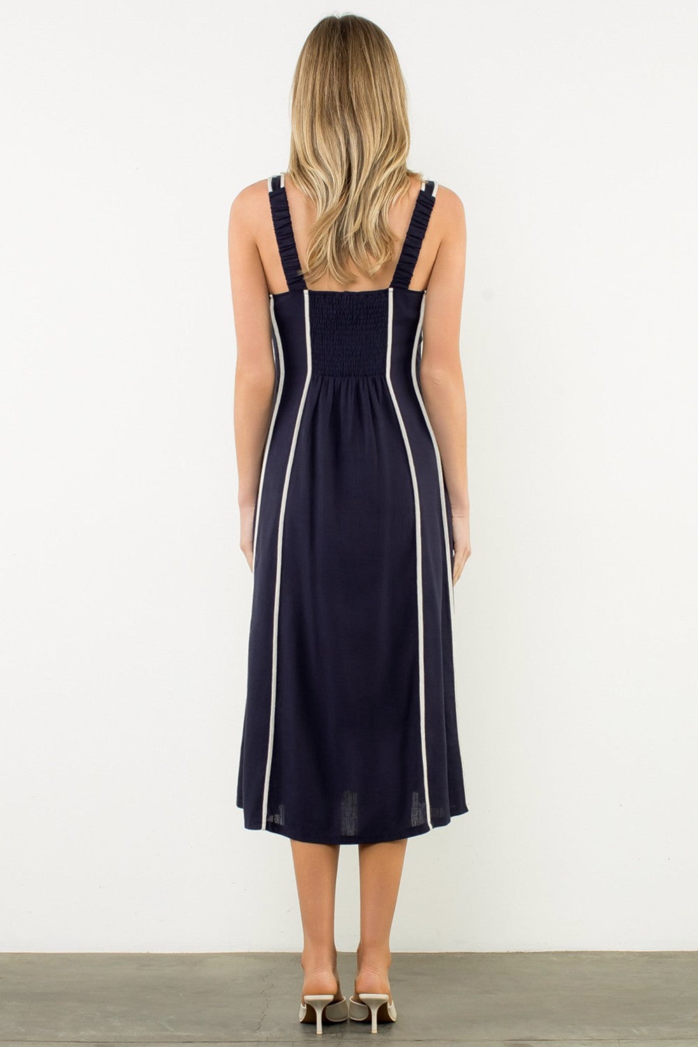 THML VERTICAL TRIM SLEEVELESS MIDI DRESS – A STRIPED MIDI DRESS WITH MINIMAL LINES AND A CLEAN SILHOUETTE