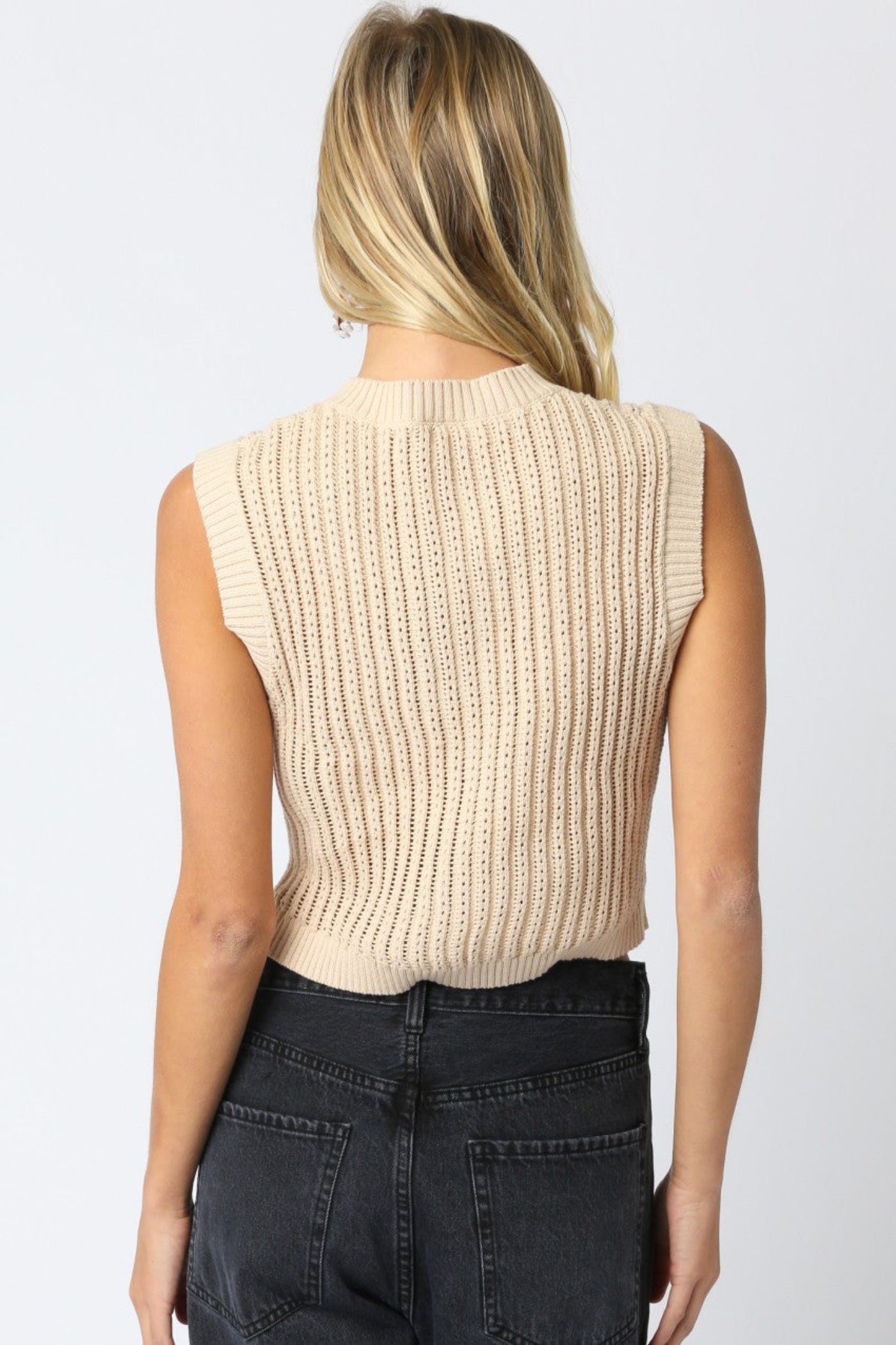 OLIVACEOUS ELIZA SWEATER VEST – A SLEEVELESS SWEATER VEST WITH BUTTON DOWN DETAIL