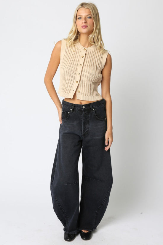 OLIVACEOUS ELIZA SWEATER VEST – A SLEEVELESS SWEATER VEST WITH BUTTON DOWN DETAIL