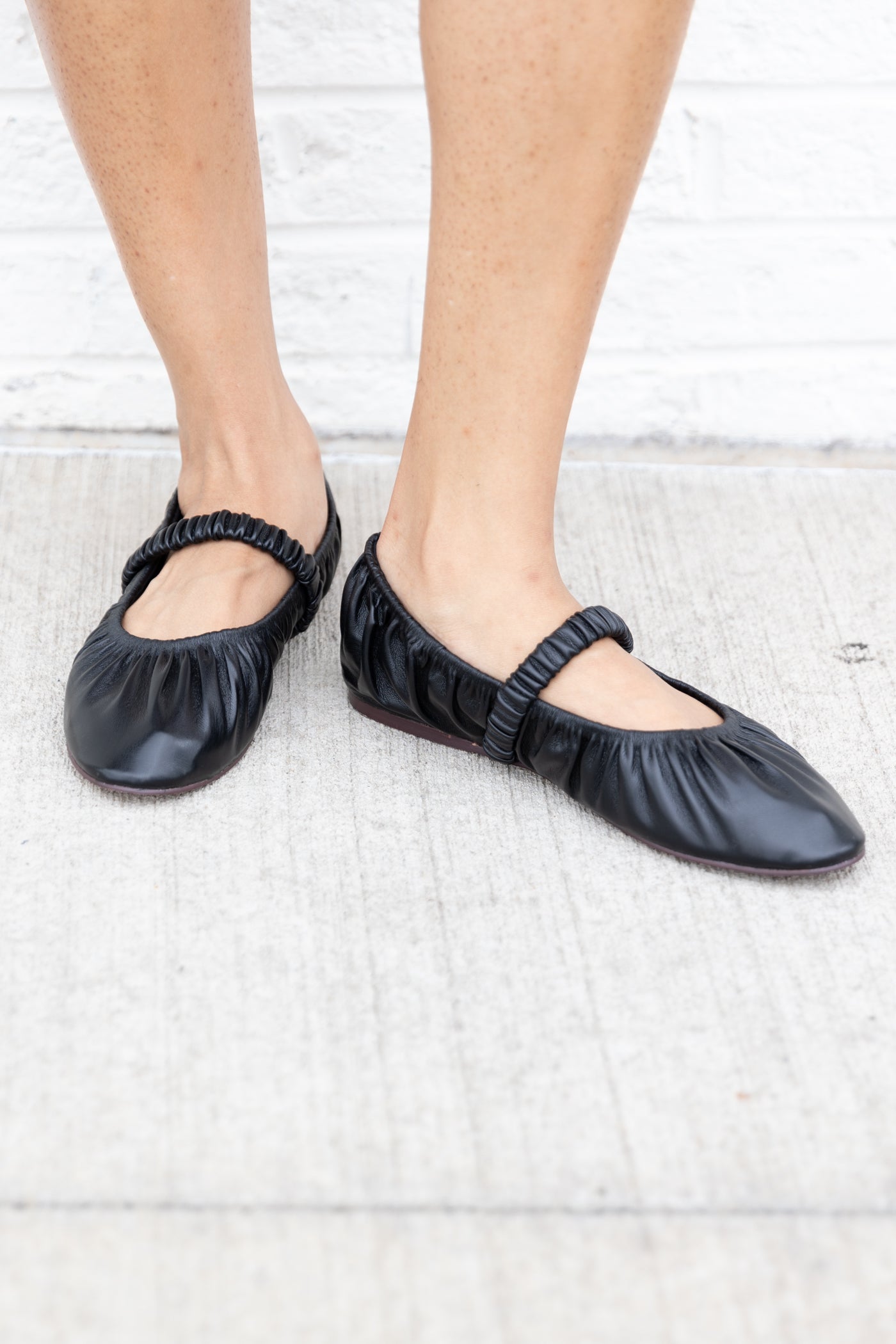 AVERY BLACK FLATS