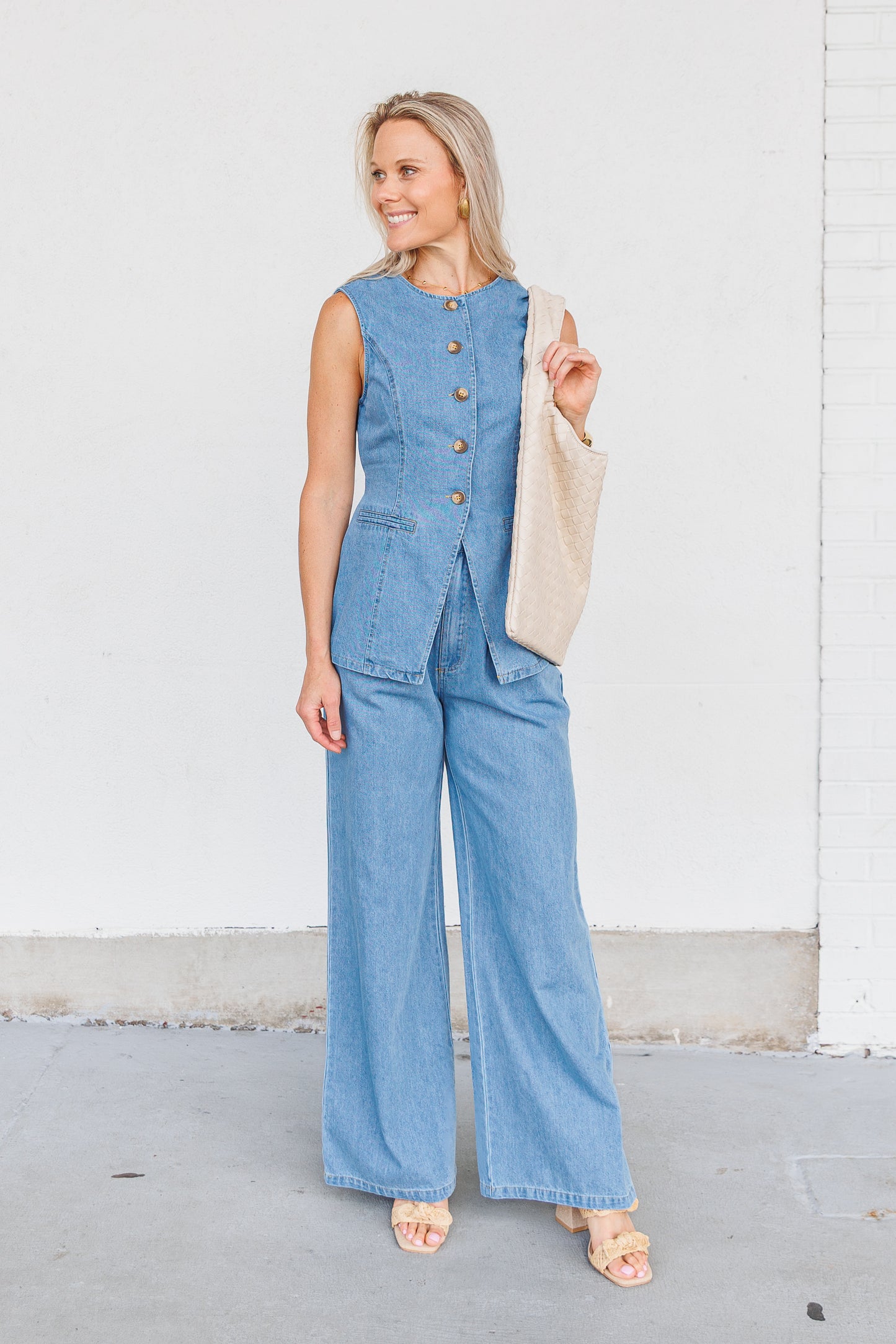 MABLE SLEEVELESS DENIM TAILORED TOP – A STRUCTURED, WAIST-CINCHING TOP WITH MODERN DETAILS