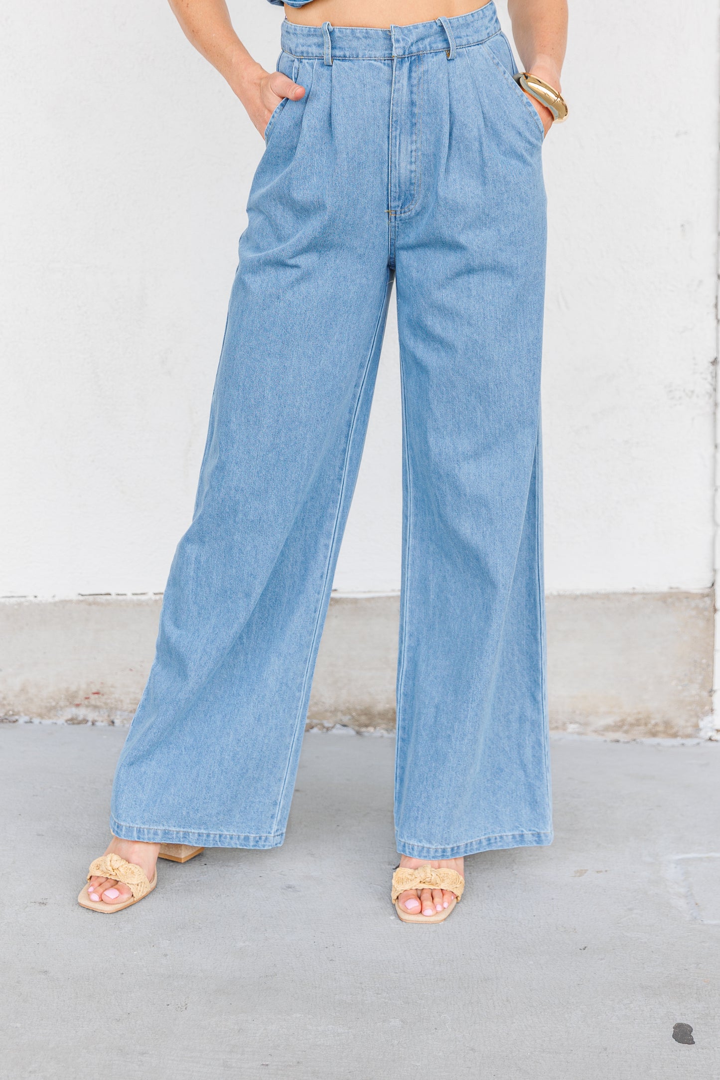 MABLE PLEATED WIDE LEG DENIM PANTS – A RELAXED, HIGH-WAISTED SILHOUETTE WITH ELEVATED TAILORING
