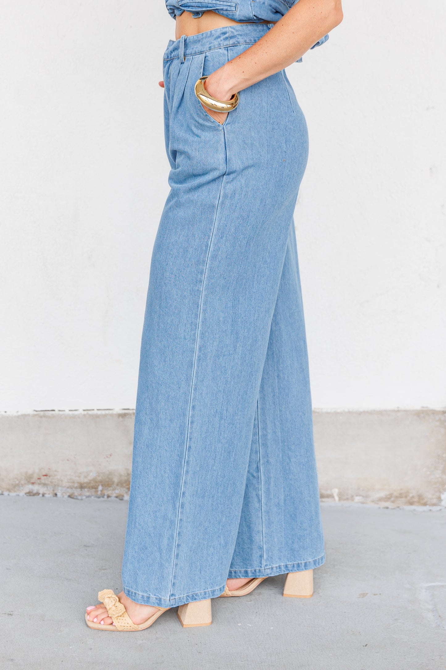 MABLE PLEATED WIDE LEG DENIM PANTS – A RELAXED, HIGH-WAISTED SILHOUETTE WITH ELEVATED TAILORING
