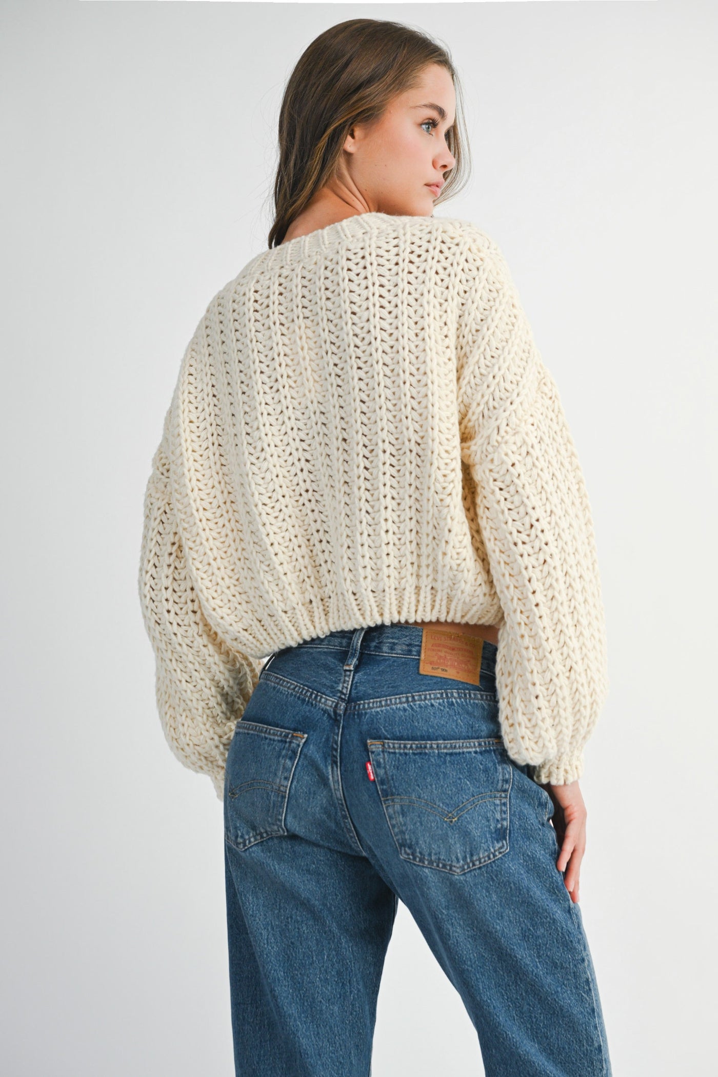 MABLE CREAM CHUNKY KNIT V-NECK WOOD BUTTON CROP CARDIGAN