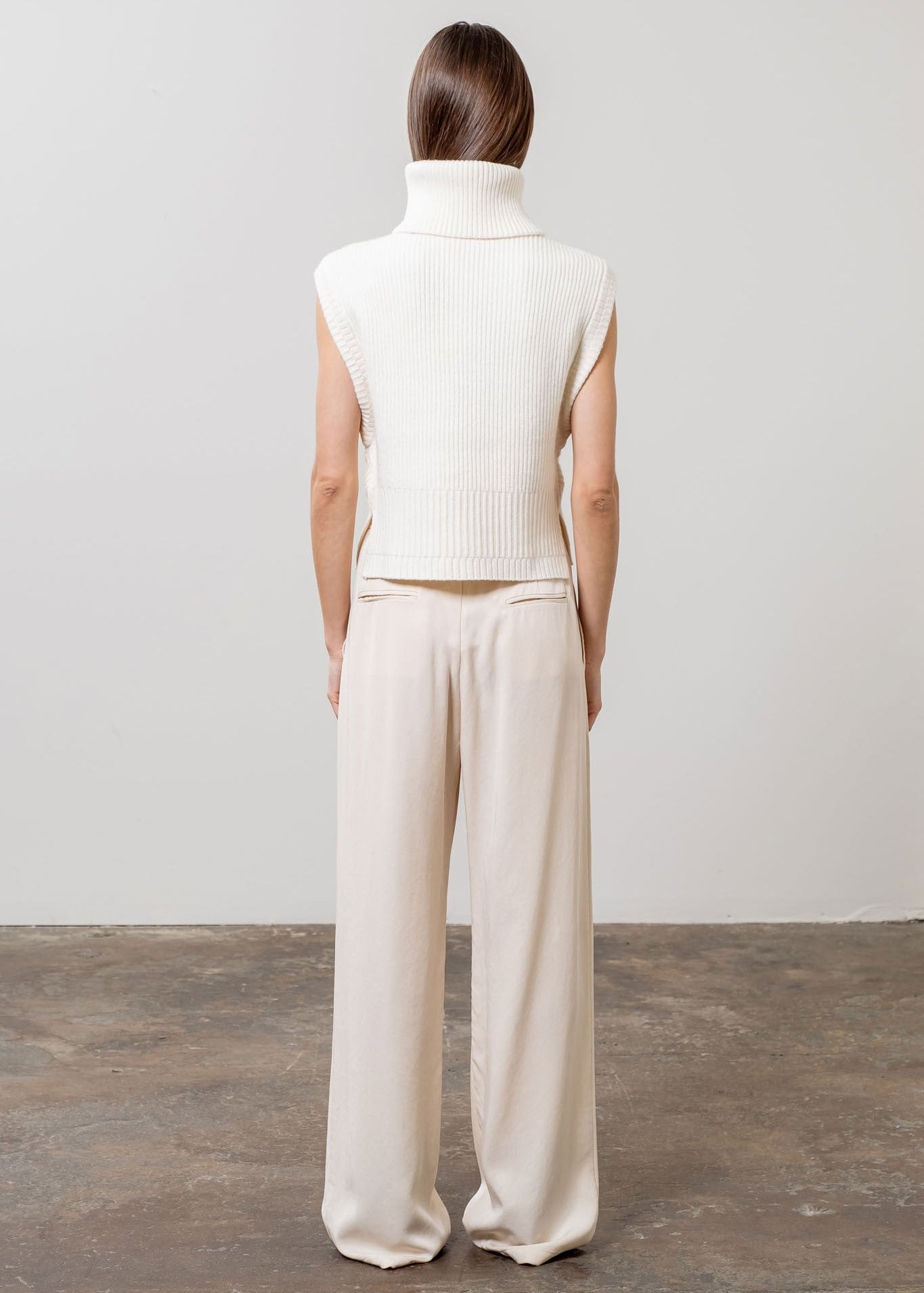 TURTLENECK IVORY VEST