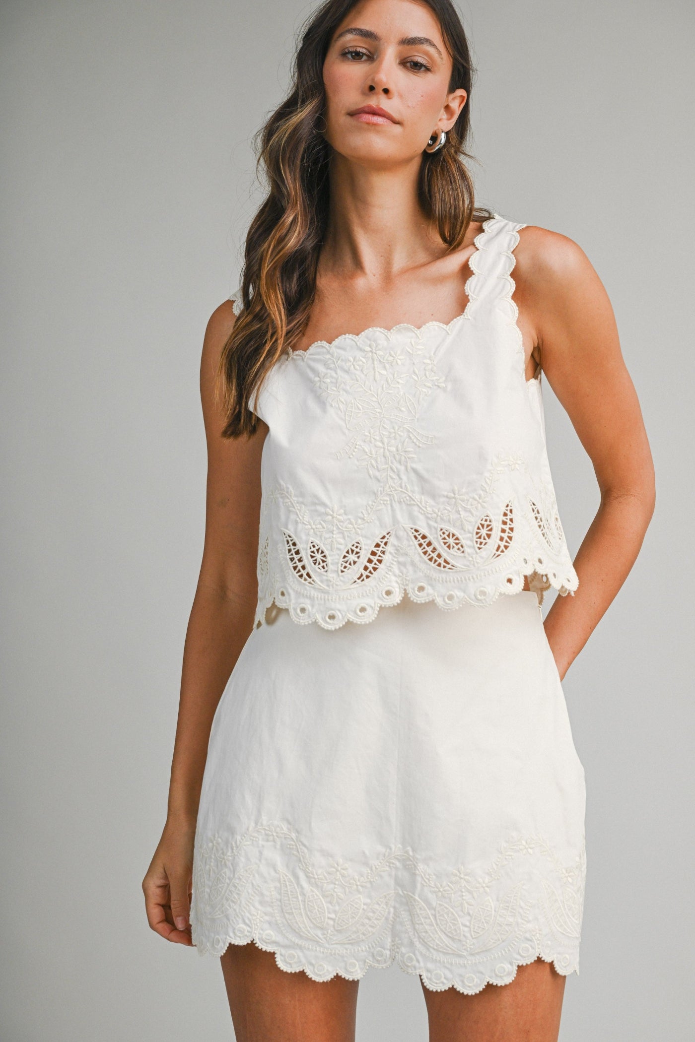 SCALLOPED EMBROIDERY CROP TOP