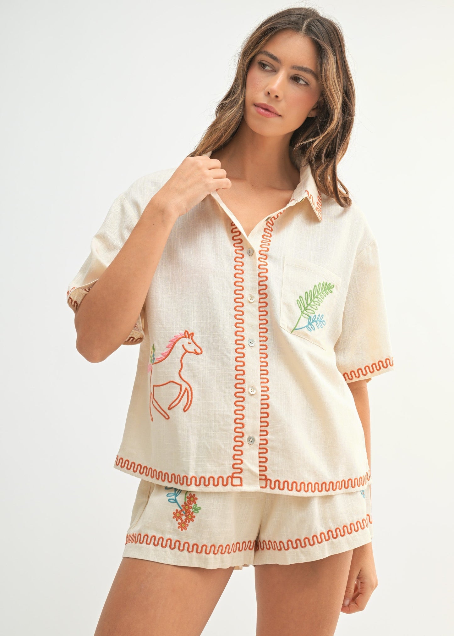MABLE EMBROIDERED BUTTON SHIRT – REFINED LINEN STYLE WITH PLAYFUL DETAILING CONCERT FESTIVAL 