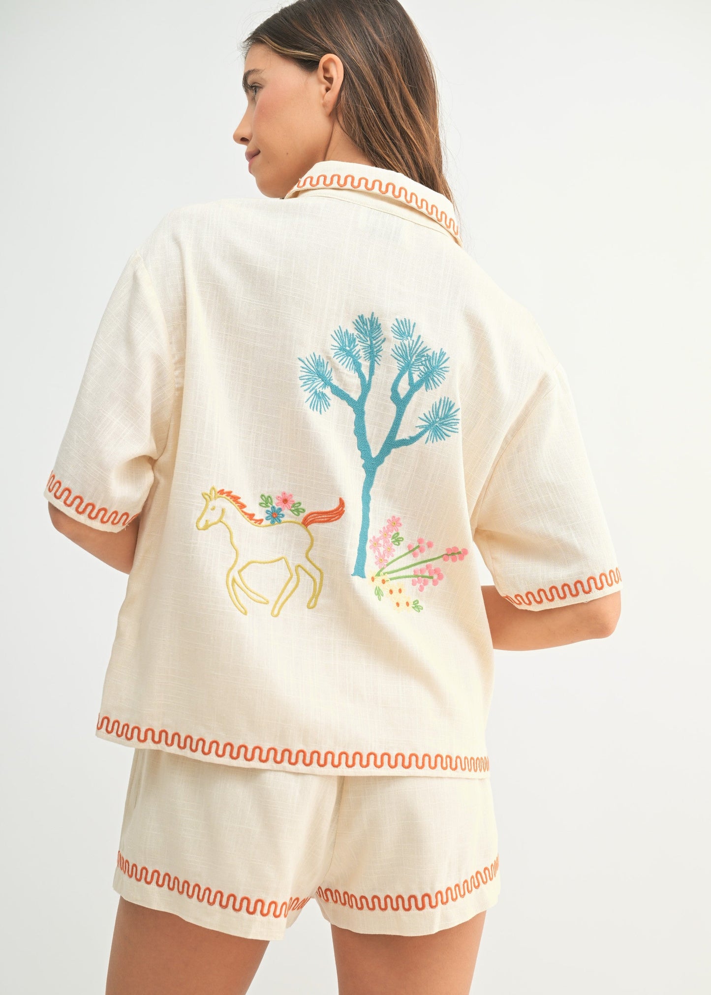MABLE EMBROIDERED BUTTON SHIRT – REFINED LINEN STYLE WITH PLAYFUL DETAILING HORSE EMBROIDERED 