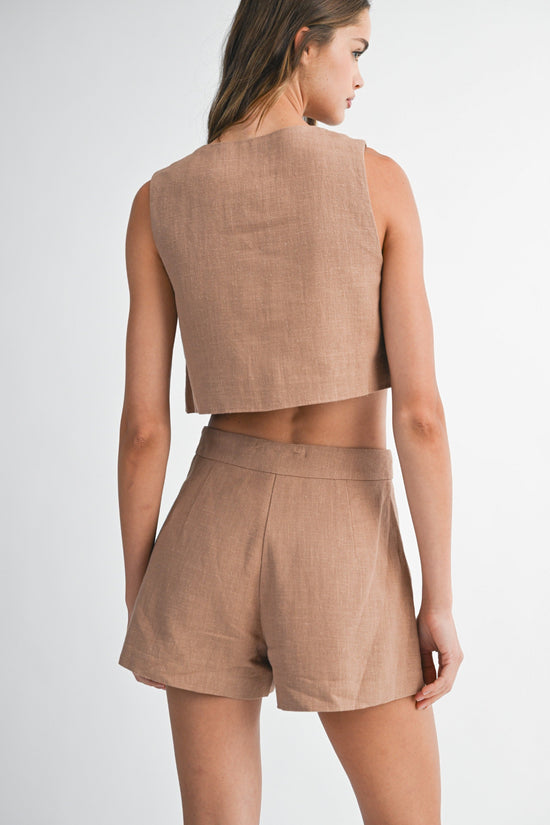 MABLE SQUARE NECK SLEEVELESS TOP – A CAMEL CROP TOP WITH A MODERN NECKLINE AND CLEAN BUTTON DETAILS