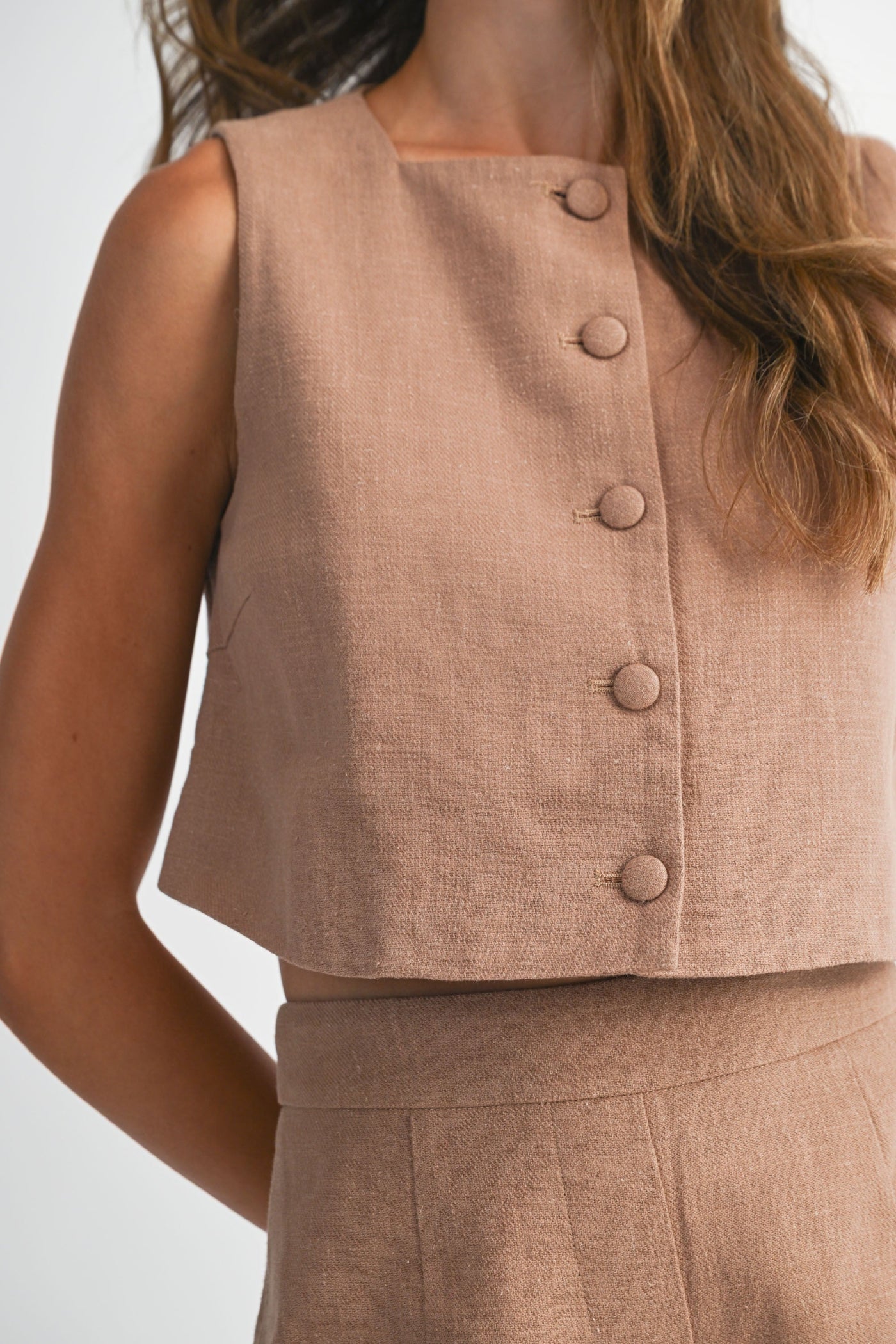 MABLE SQUARE NECK SLEEVELESS TOP – A CAMEL CROP TOP WITH A MODERN NECKLINE AND CLEAN BUTTON DETAILS