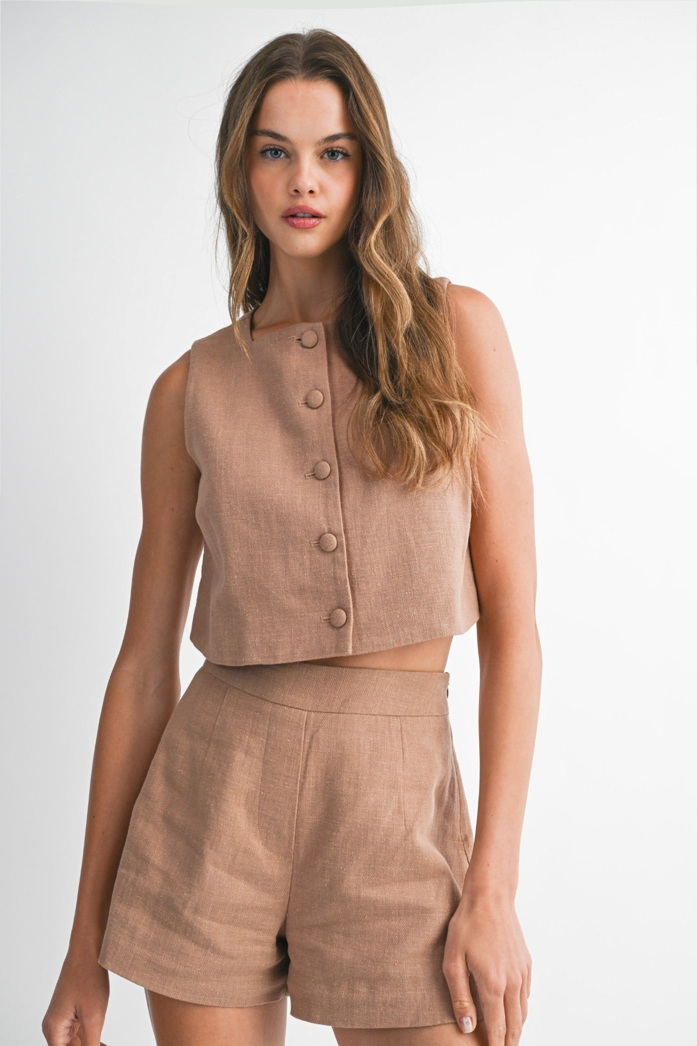 MABLE SQUARE NECK SLEEVELESS TOP – A CAMEL CROP TOP WITH A MODERN NECKLINE AND CLEAN BUTTON DETAILS