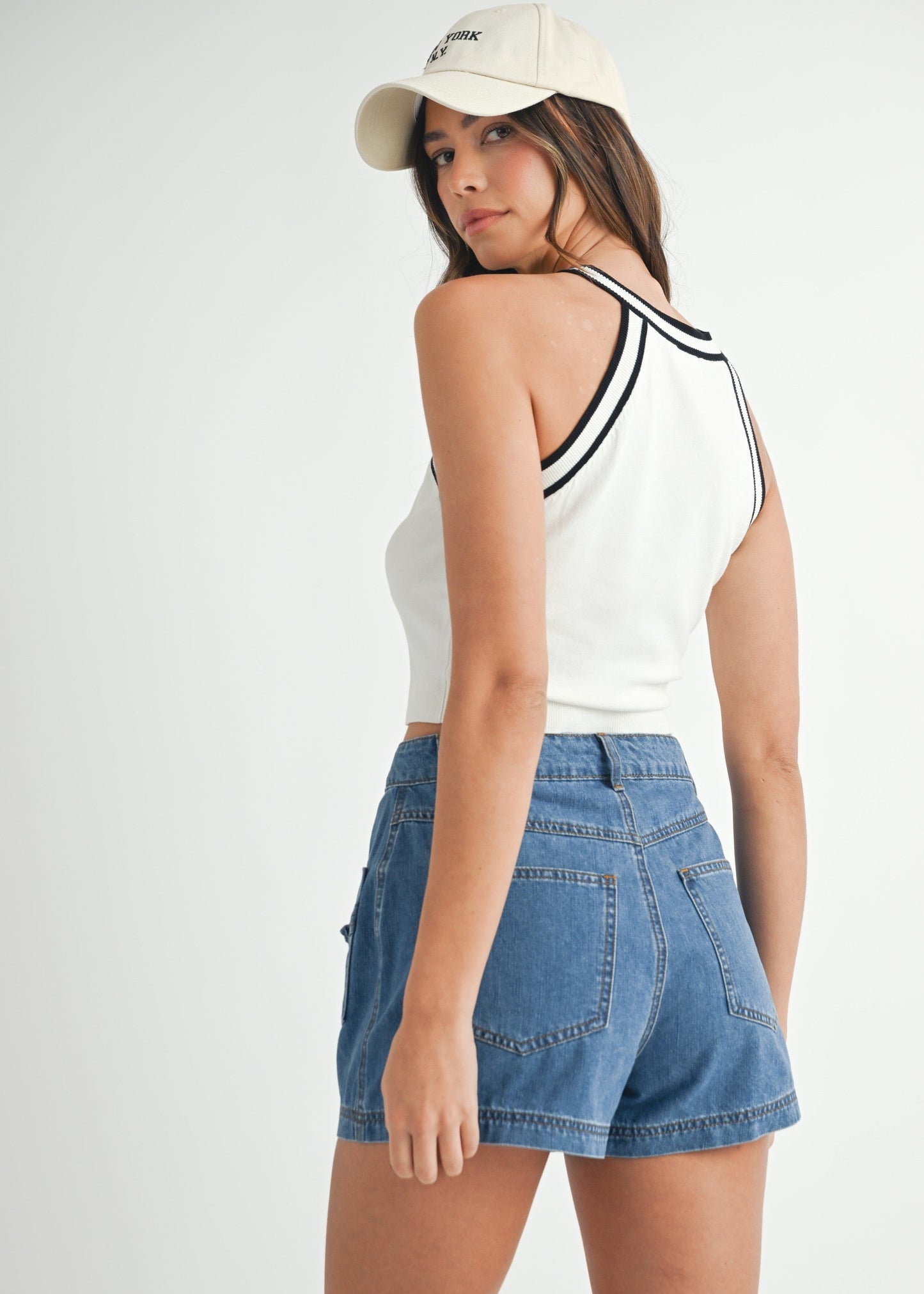 THE SLEEVELESS HALTER NECK CONTRAST KNIT TOP – A CROPPED VISCOSE KNIT WITH A SLEEK SILHOUETTE AND MODERN EDGE