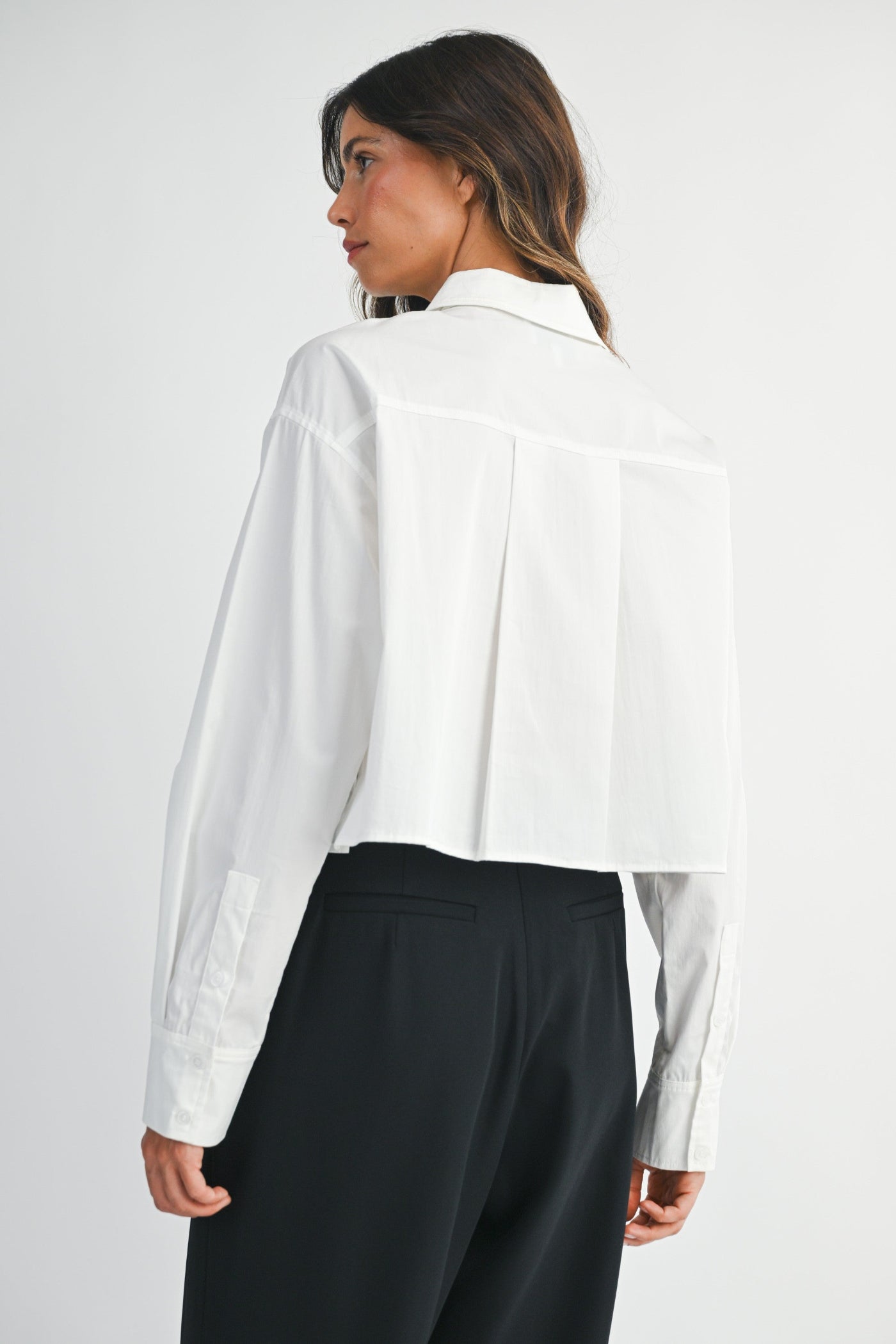 MABLE SOLID LONG SLEEVE COLLAR BUTTON DOWN CROP SHIRT