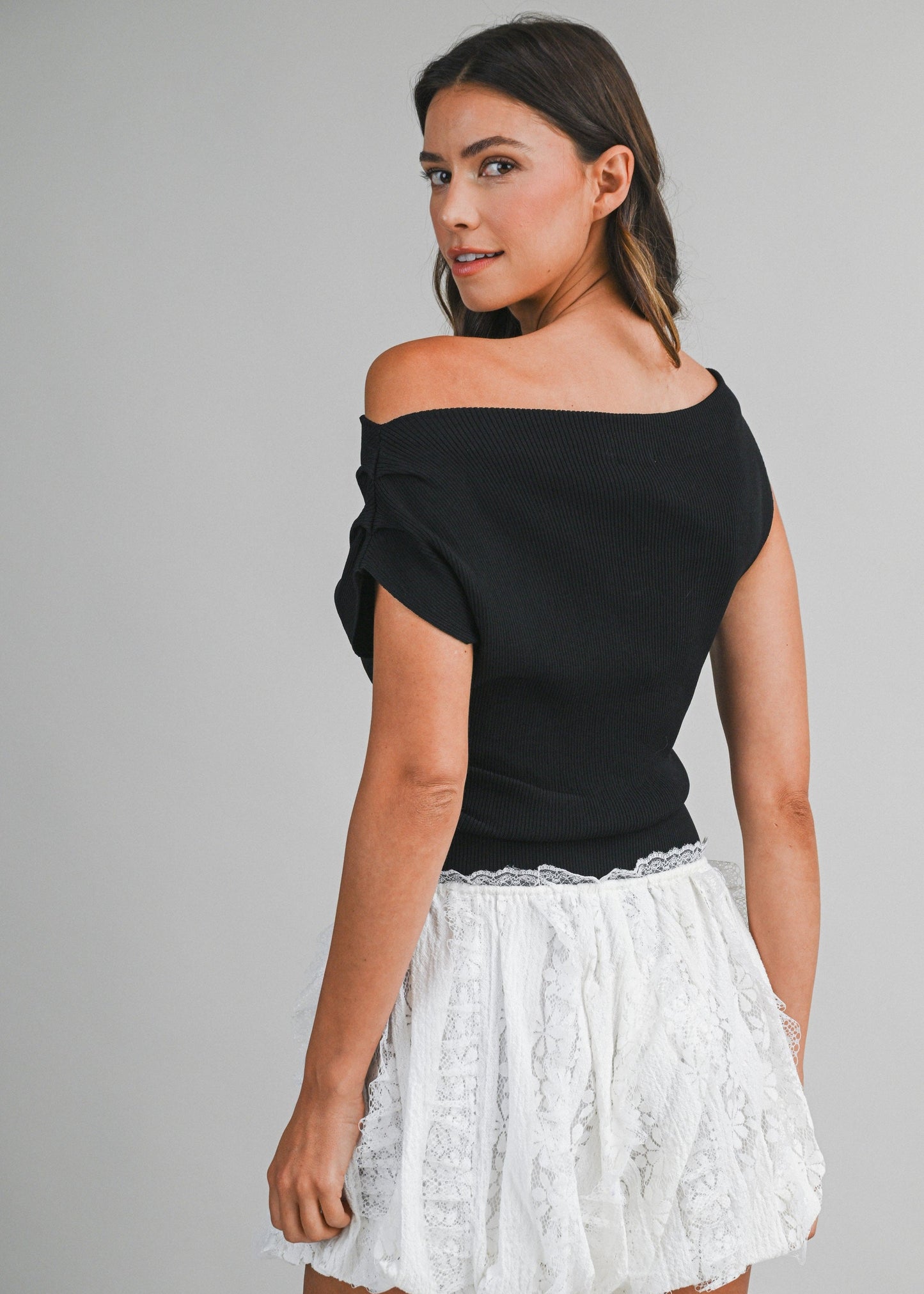 WENDOLYN ONE SHOULDER TOP