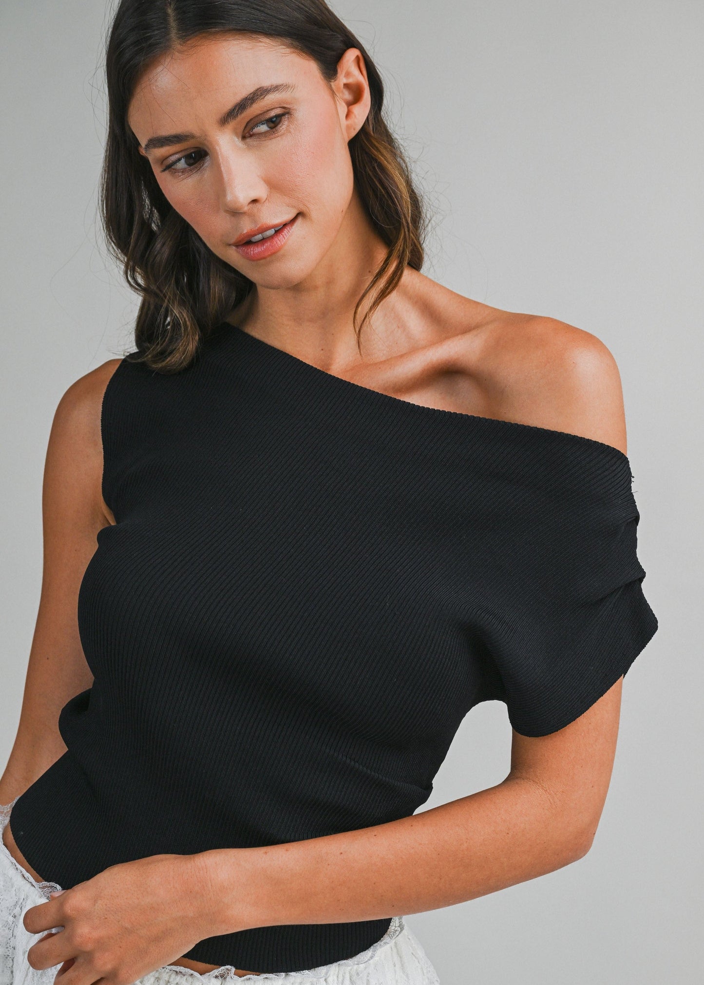 WENDOLYN ONE SHOULDER TOP