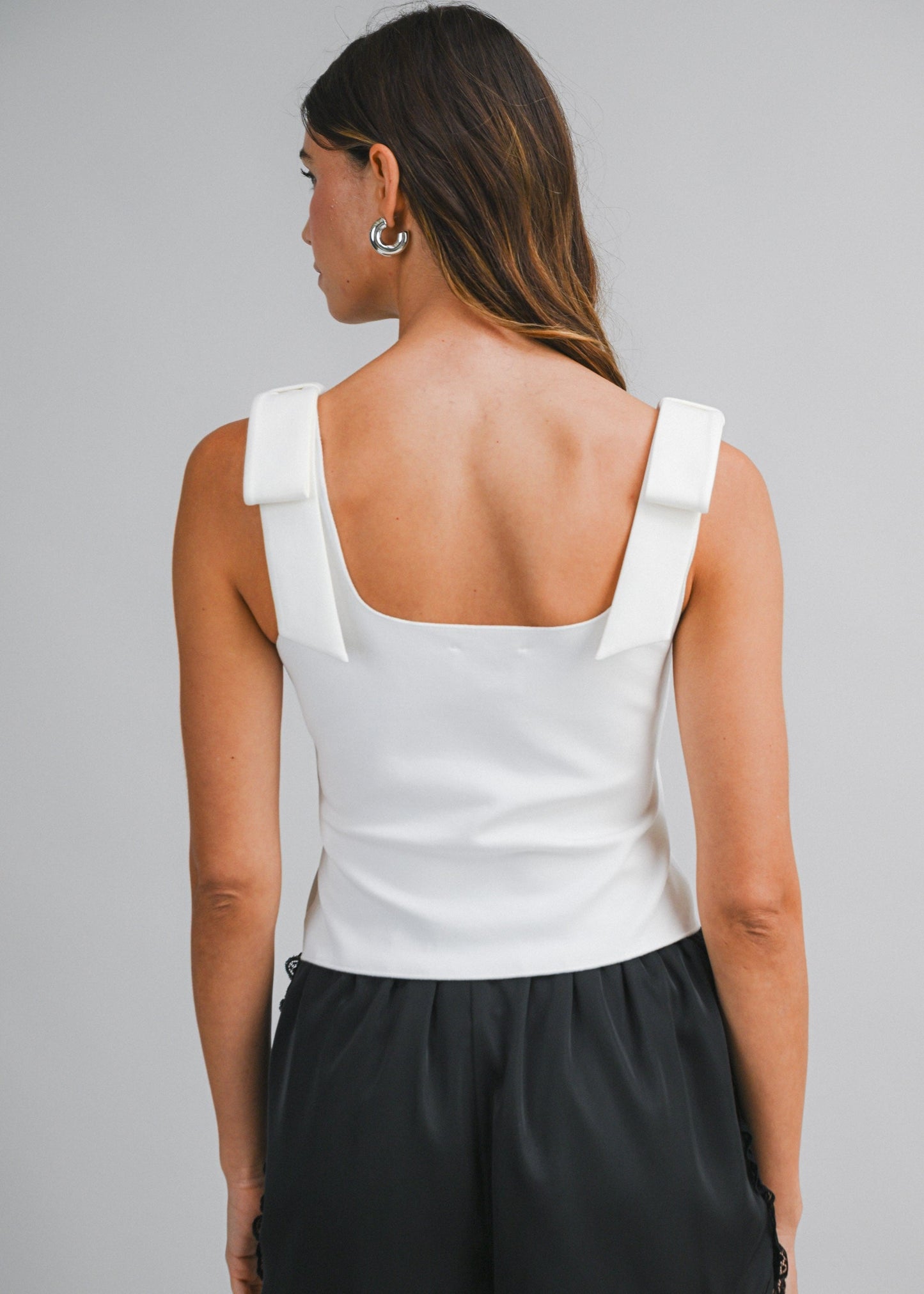 WHITE STRUCTURED BOW-STRAP CROP TOP