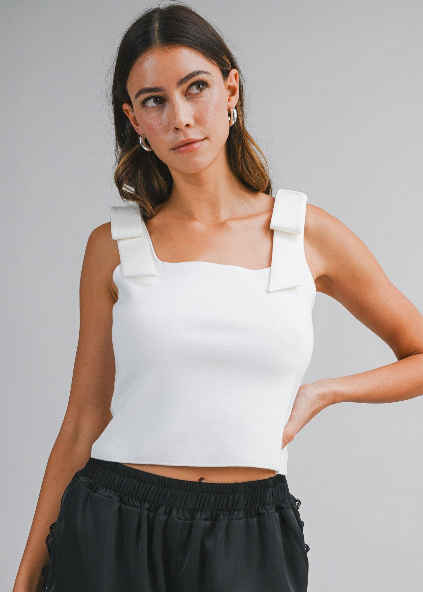 STRUCTURED BOW-STRAP CROP TOP