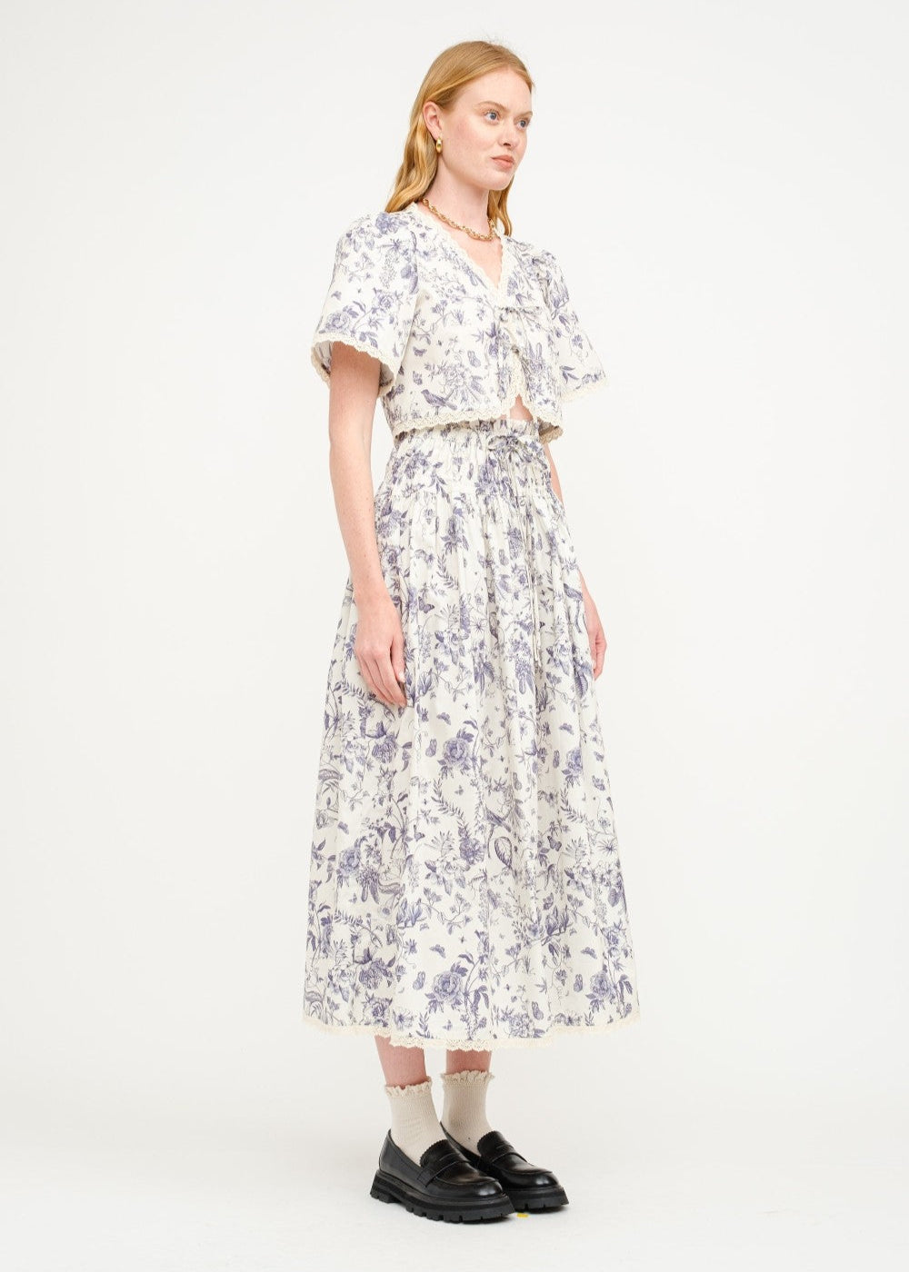 SOFIE THE LABEL THE AMELIE FLORAL BLOUSE – A COTTON-POPLIN PRINTED TOP WITH A CREAM AND NAVY FLORAL PALETTE