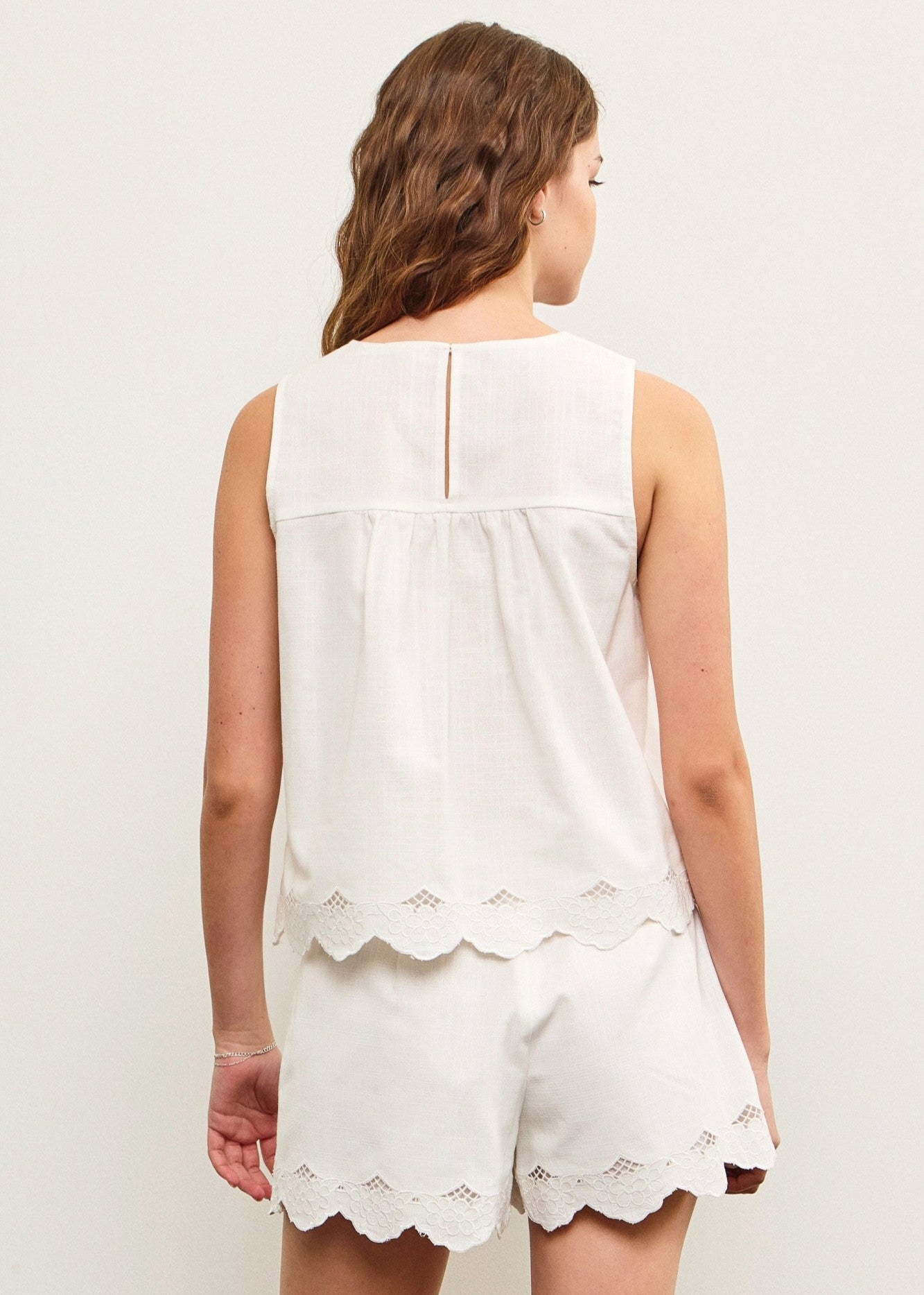 MUSTARD SEED SCALLOP EMBROIDERED EDGE SLEEVELESS TOP – DELICATE DETAILING MEETS EVERYDAY ELEGANCE CHIC BRUNCH BRIDE 