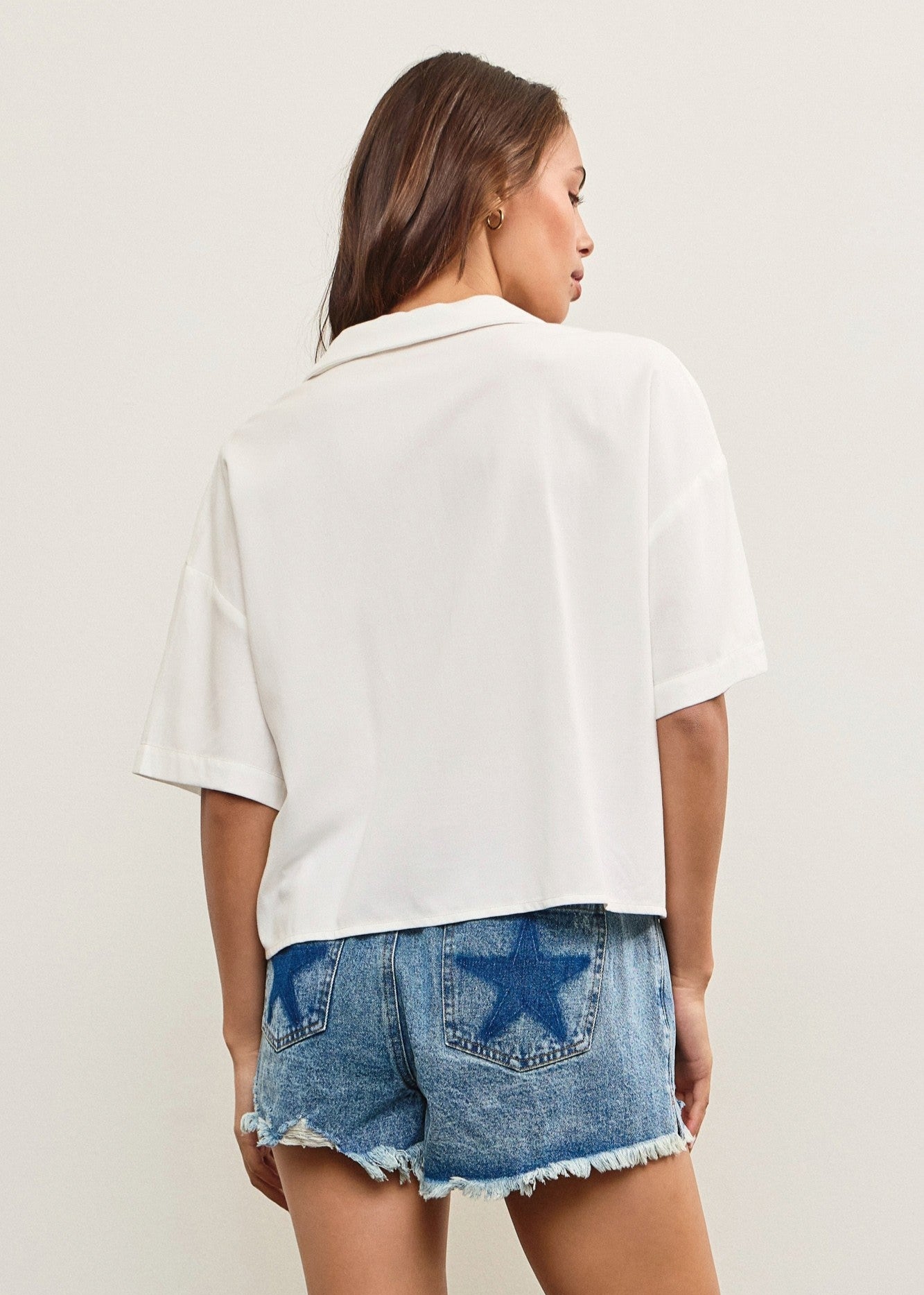 MUSTARD SEED V-NECK LAPEL COLLAR OVERSIZED SHIRT – A CLASSIC WHITE SHORT-SLEEVE SHIRT WITH A MODERN FIT