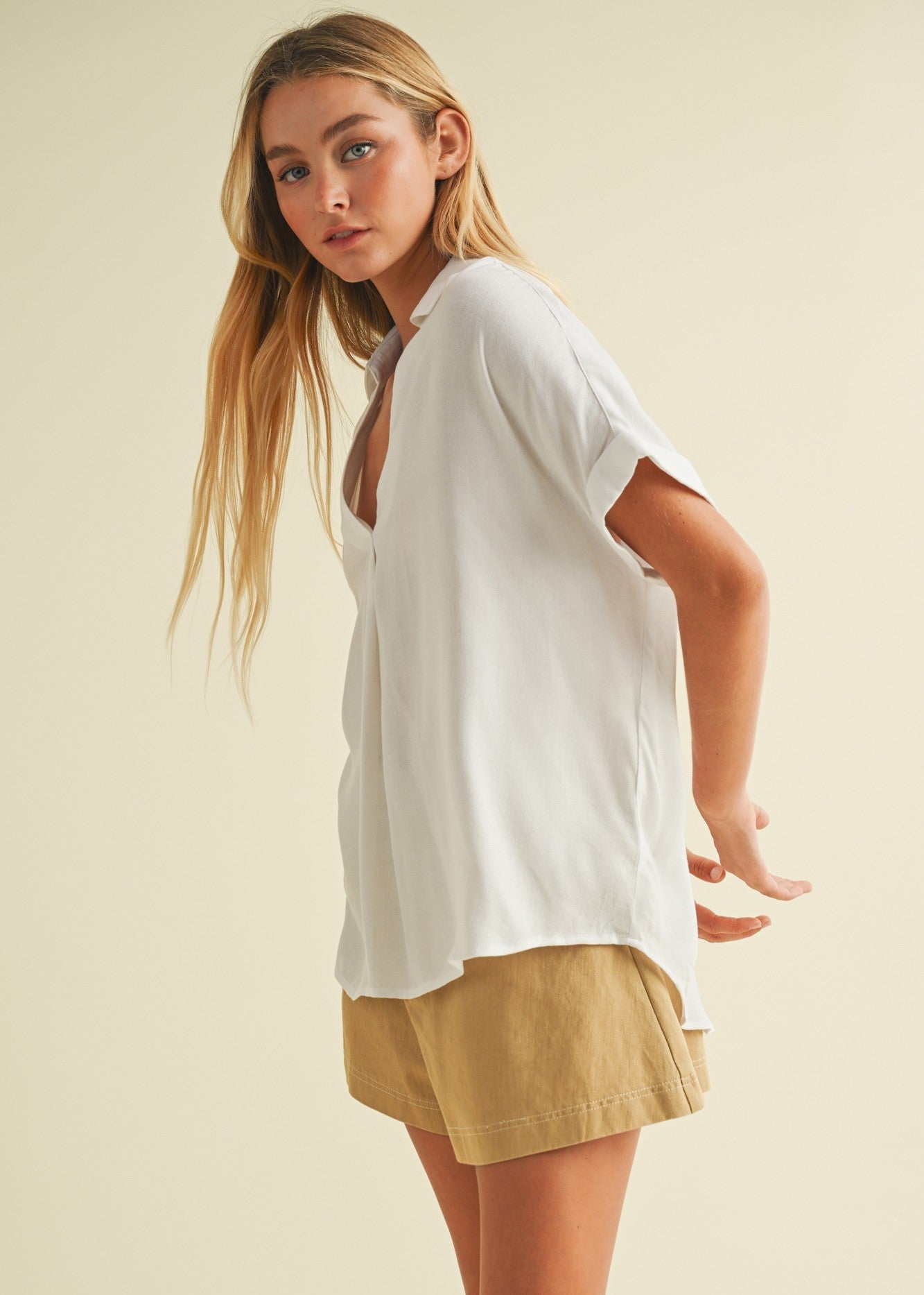 MUSTARD SEED V-NECK BACK BUTTON CLOSURE SHIRT TOP – MODERN STRUCTURE WITH A SOFT, FEMININE TWIST