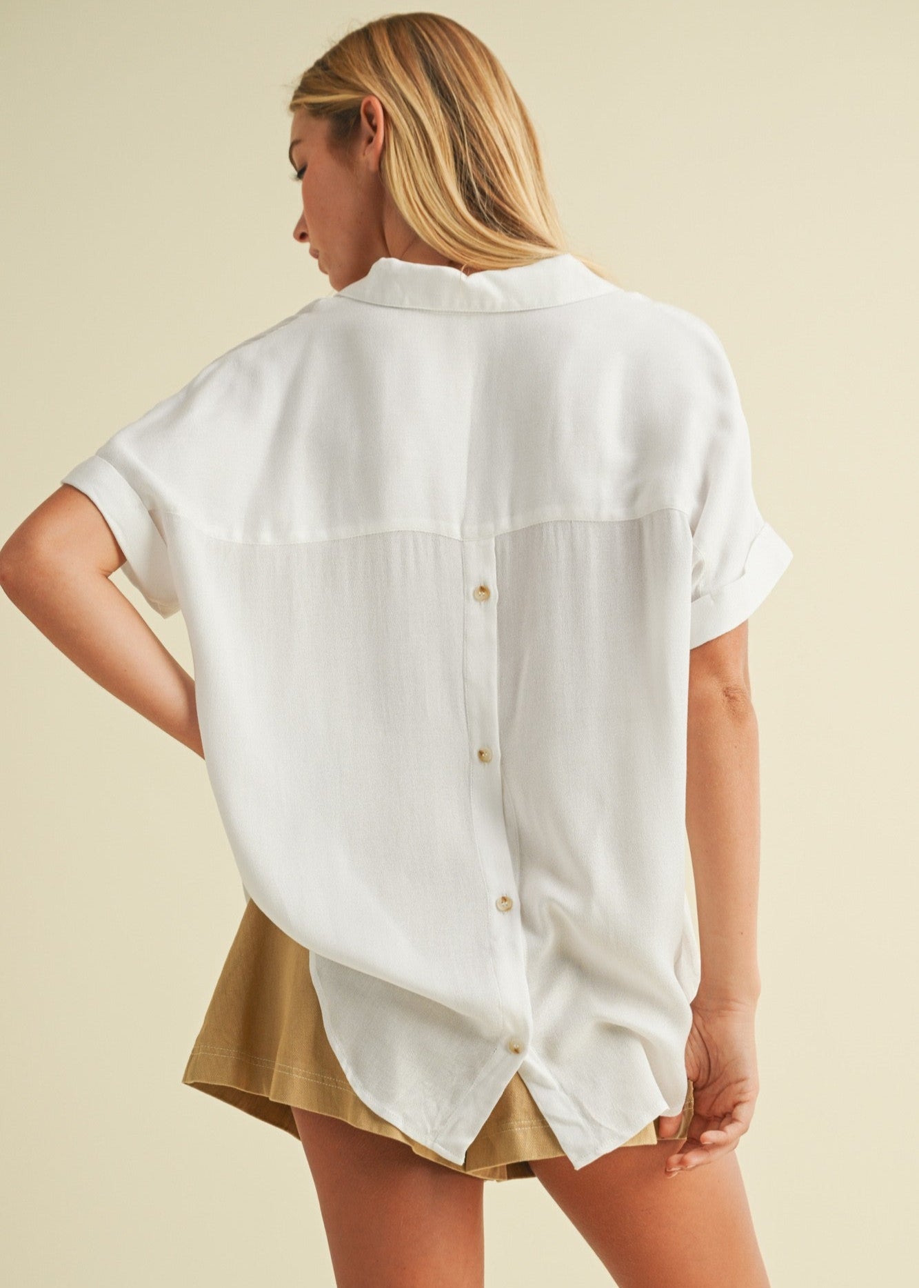 MUSTARD SEED V-NECK BACK BUTTON CLOSURE SHIRT TOP – MODERN STRUCTURE WITH A SOFT, FEMININE TWIST