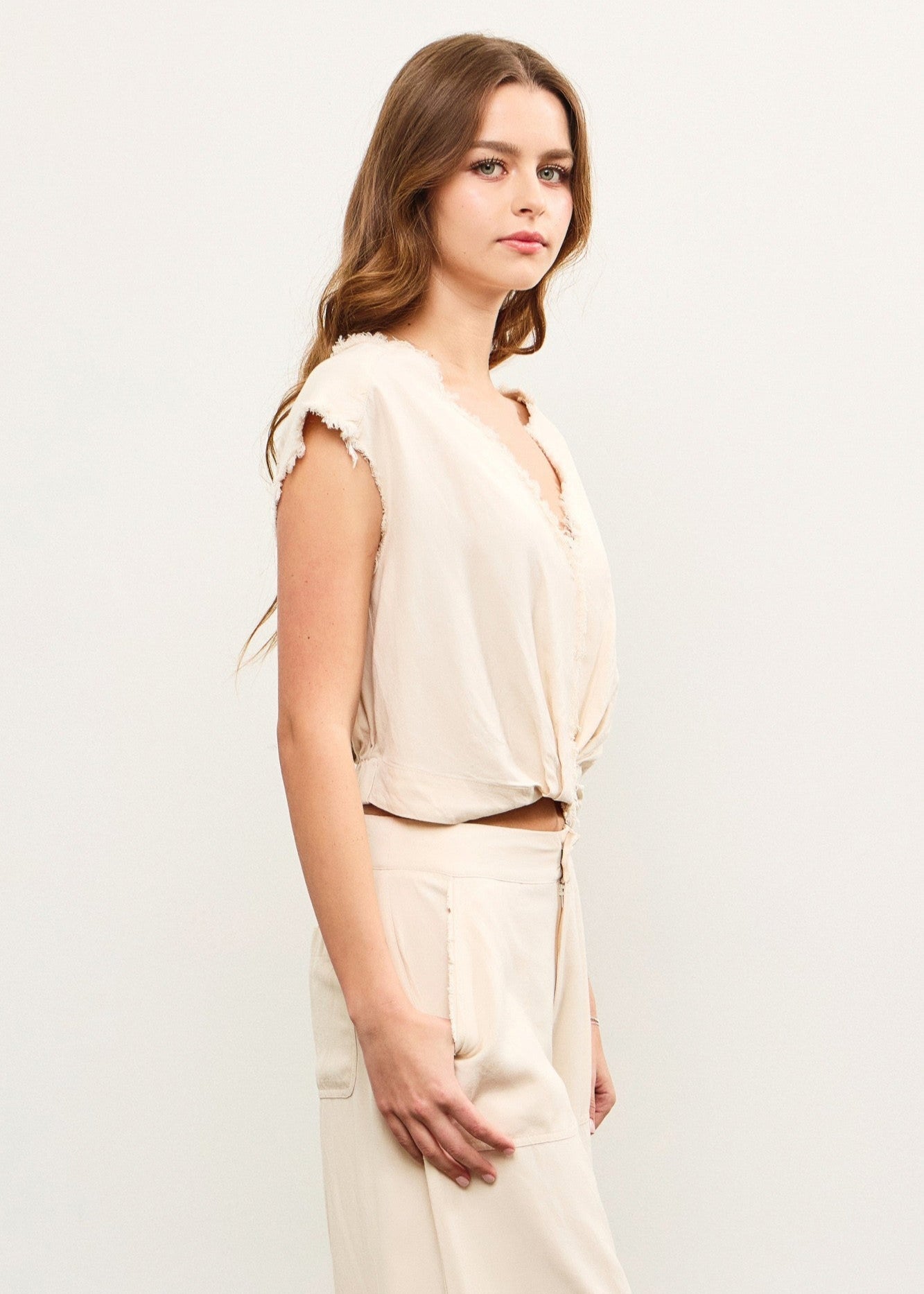 MUSTARD SEEED CUT EDGE V-NECK GATHERED SLEEVELESS TOP – MODERN, MINIMAL, AND EFFORTLESSLY COOL CONCERT EASY FUN 