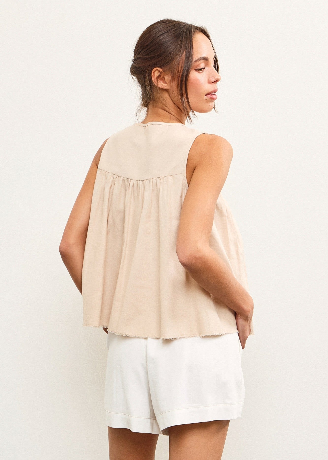V-NECK TIE FRONT PLEATED TOP – LIGHTWEIGHT, FEMININE, AND EASY TO STYLE 100% COTTON