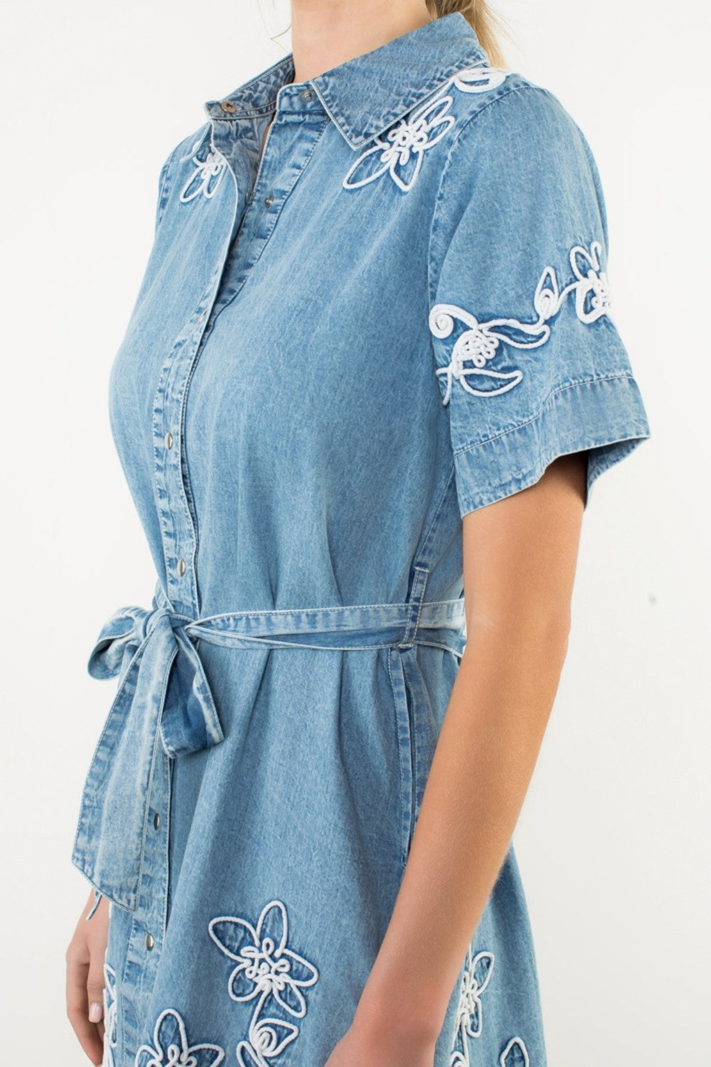 THML EMBROIDERED FLOWER DENIM MINI DRESS – TIE WAIST BELT