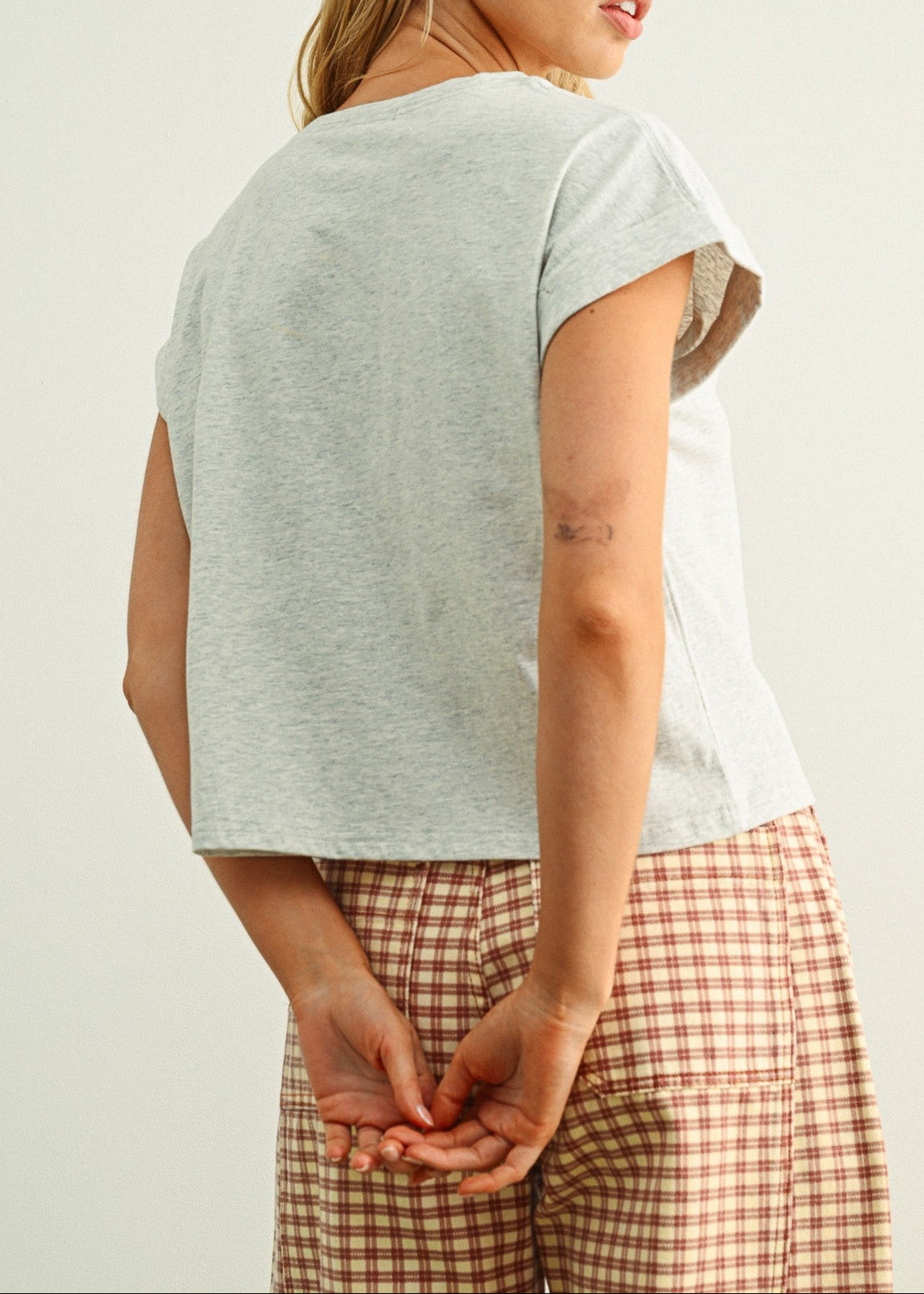 CULLED SLEEVE CROPPED COTTON TEE
