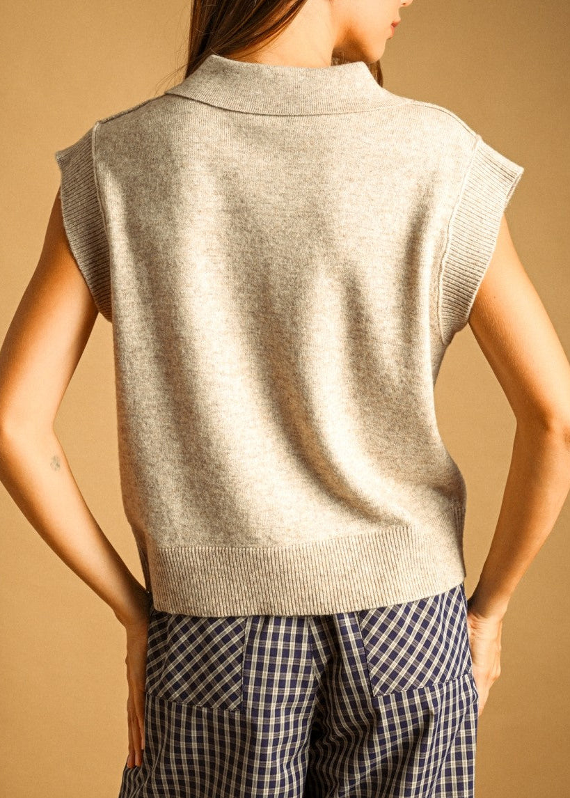 OAT SLEEVELESS POLO SWEATER TOP