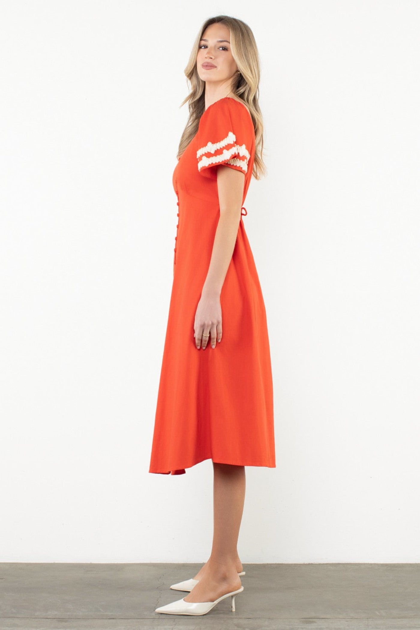 THML SHIRRED SLEEVE FRONT SLIT MIDI DRESS – AN ORANGE BUTTON-FRONT DRESS WITH A FEMININE FIT AND SIDE SLIT