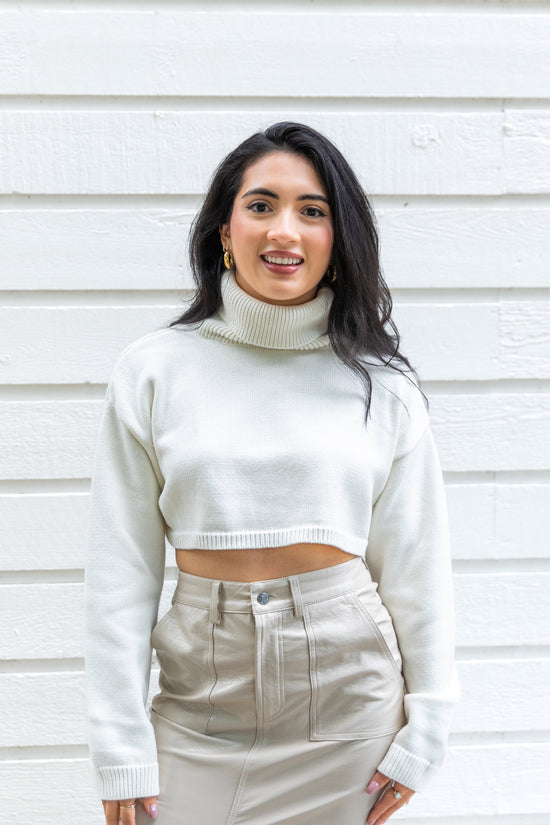 OLIVACEOUS CROPPED SWEATER