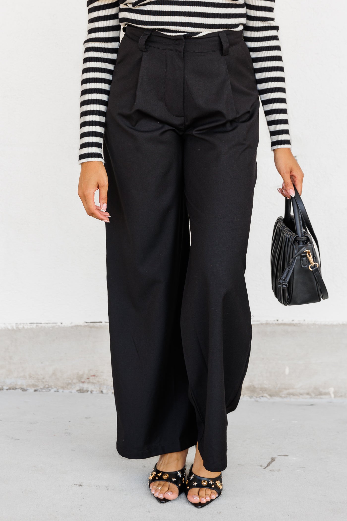 OLIVACEOUS BLACK PANTS