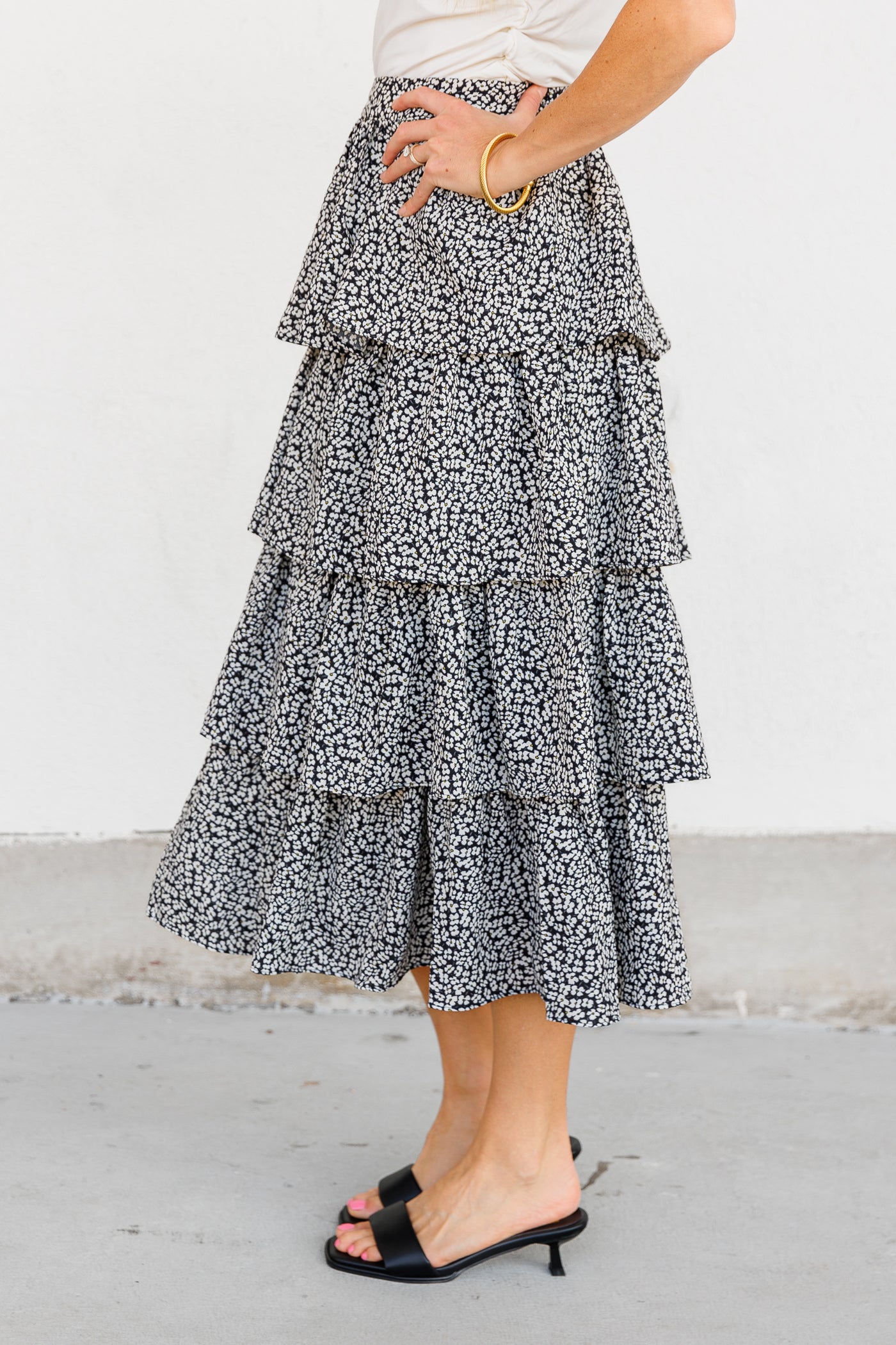 SKIES ARE BLUE TIERED MIDI SKIRT BLACK WITH WHITE FLORALS